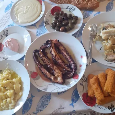 Kastri-spilia Mamma Mia * Glossa